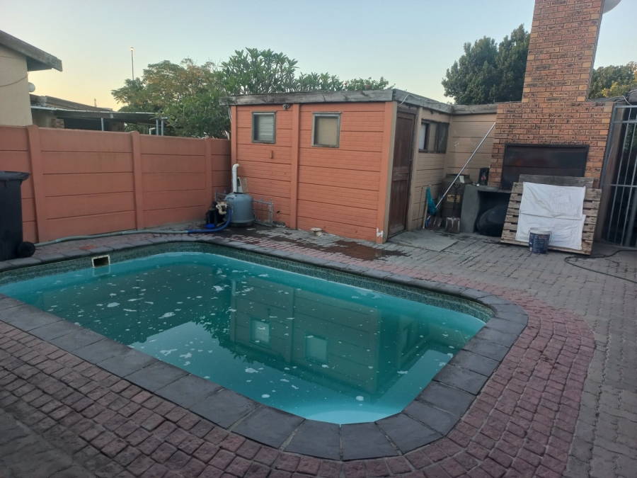 3 Bedroom Property for Sale in Austinville Western Cape